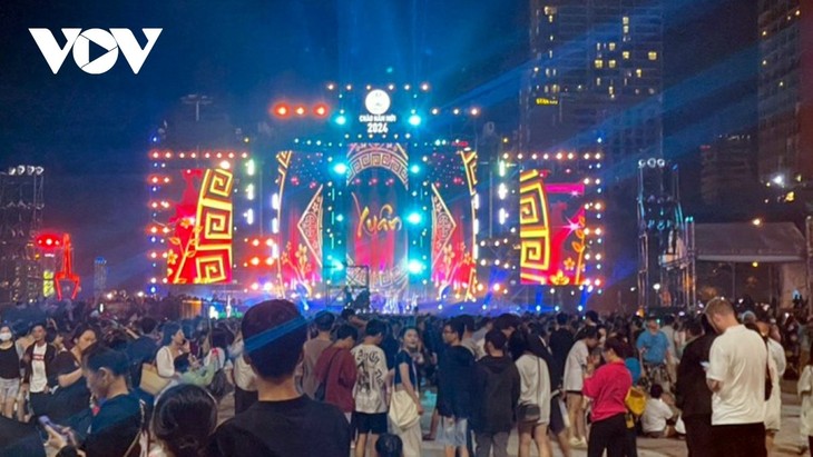 Ciudad de Nha Trang recibe gran cantidad de visitantes en los últimos días del año