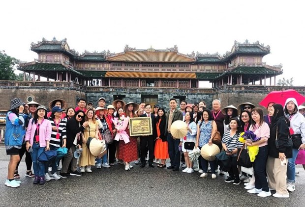 Agencias de viajes de Filipinas exploran destinos en provincia vietnamita