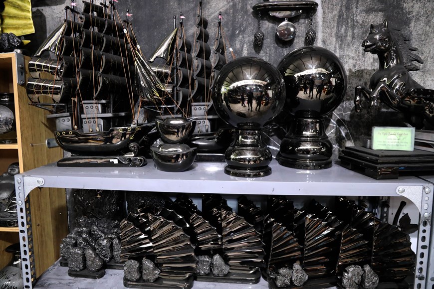 Promueven en Vietnam arte escultórico de carbón