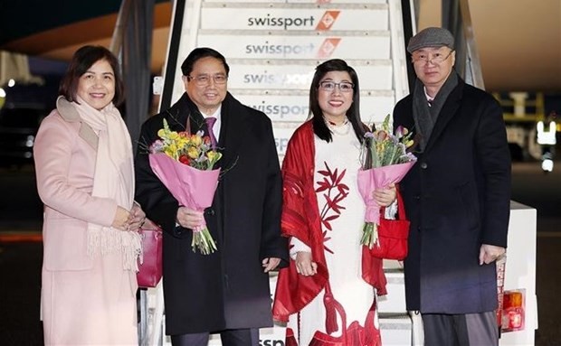 Primer Ministro de Vietnam comienza su agenda de trabajo en la 54 ª Reunión del FEM 2024