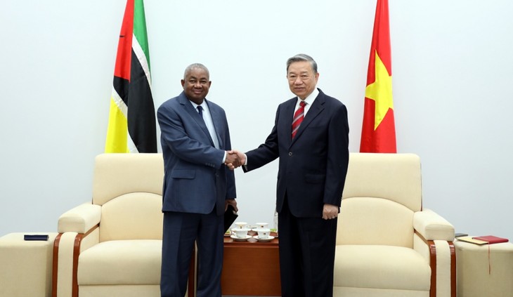 El ministro de Seguridad Pública recibe al embajador saliente de Mozambique