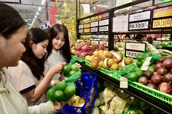 Mercado interno motor del crecimiento económico de Vietnam en 2024