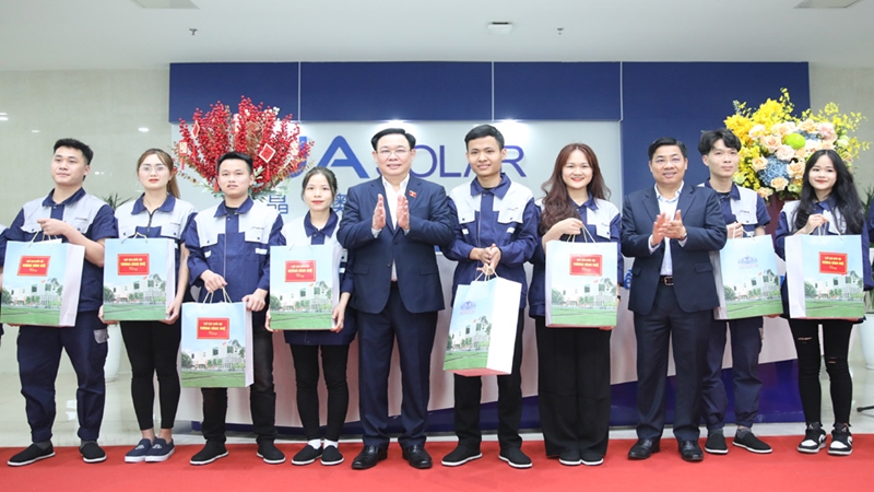 Titular del Parlamento realiza una visita de trabajo a Bac Giang