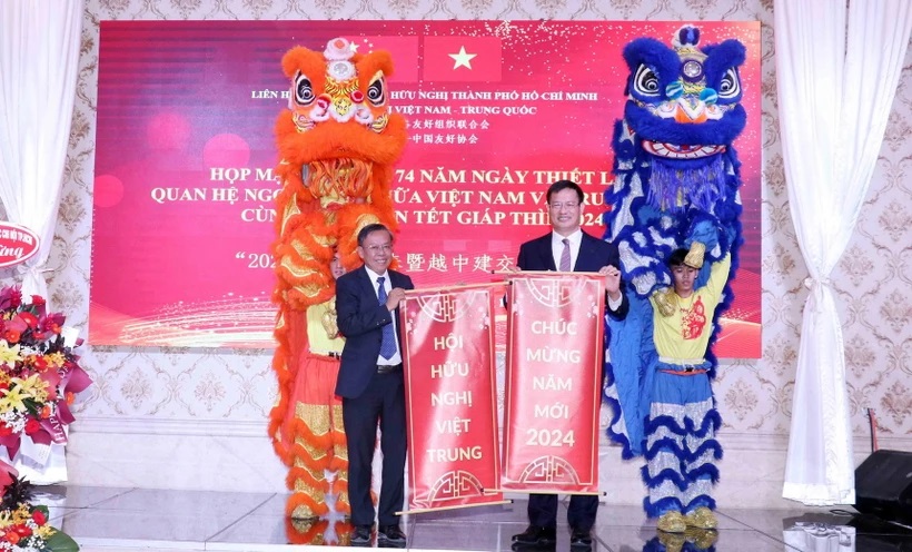 Sigue el fortalecimiento de la amistad tradicional Vietnam-China