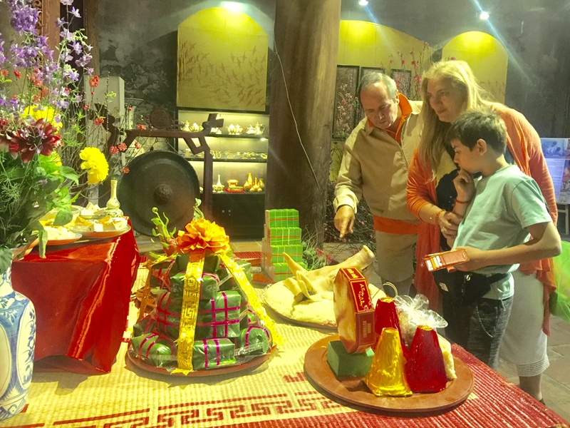 Animadas actividades en saludo al Tet 2024 en el Casco Antiguo de Hanói