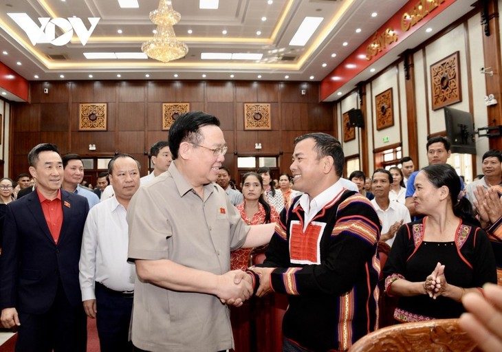 Titular del Parlamento visita a compatriotas de Gia Lai en vísperas del Año Nuevo Lunar 2024