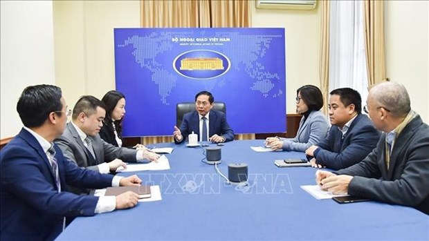Canciller vietnamita felicita a su homólogo surcoreano