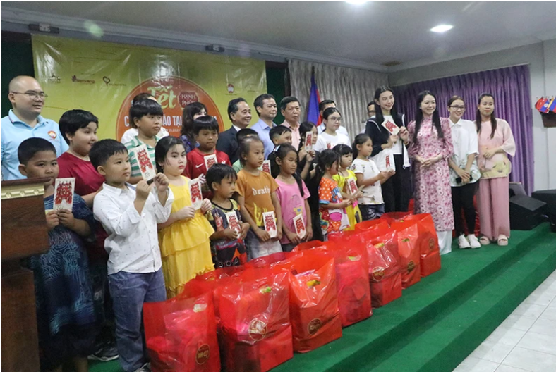 Atienden a ciudadanos de origen vietnamita en Camboya