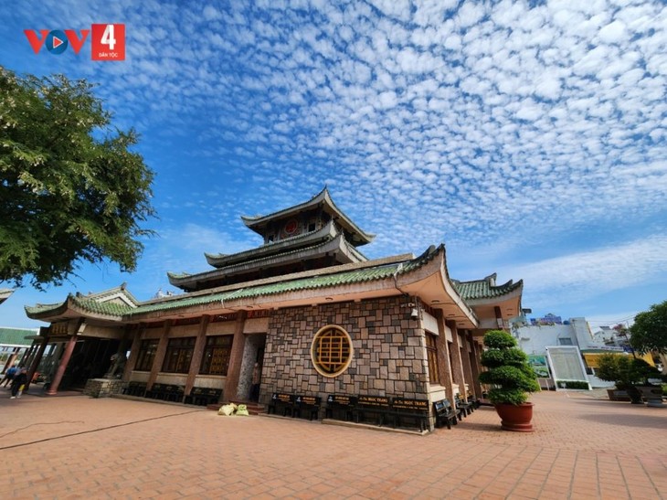 Templo de Ba Chua Xu destino de turismo espiritual en ciudad de Chau Doc