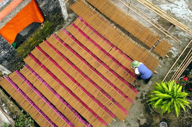 Las aldeas de artesanía tradicional de Quang Binh bullen en vísperas del Tet 2024