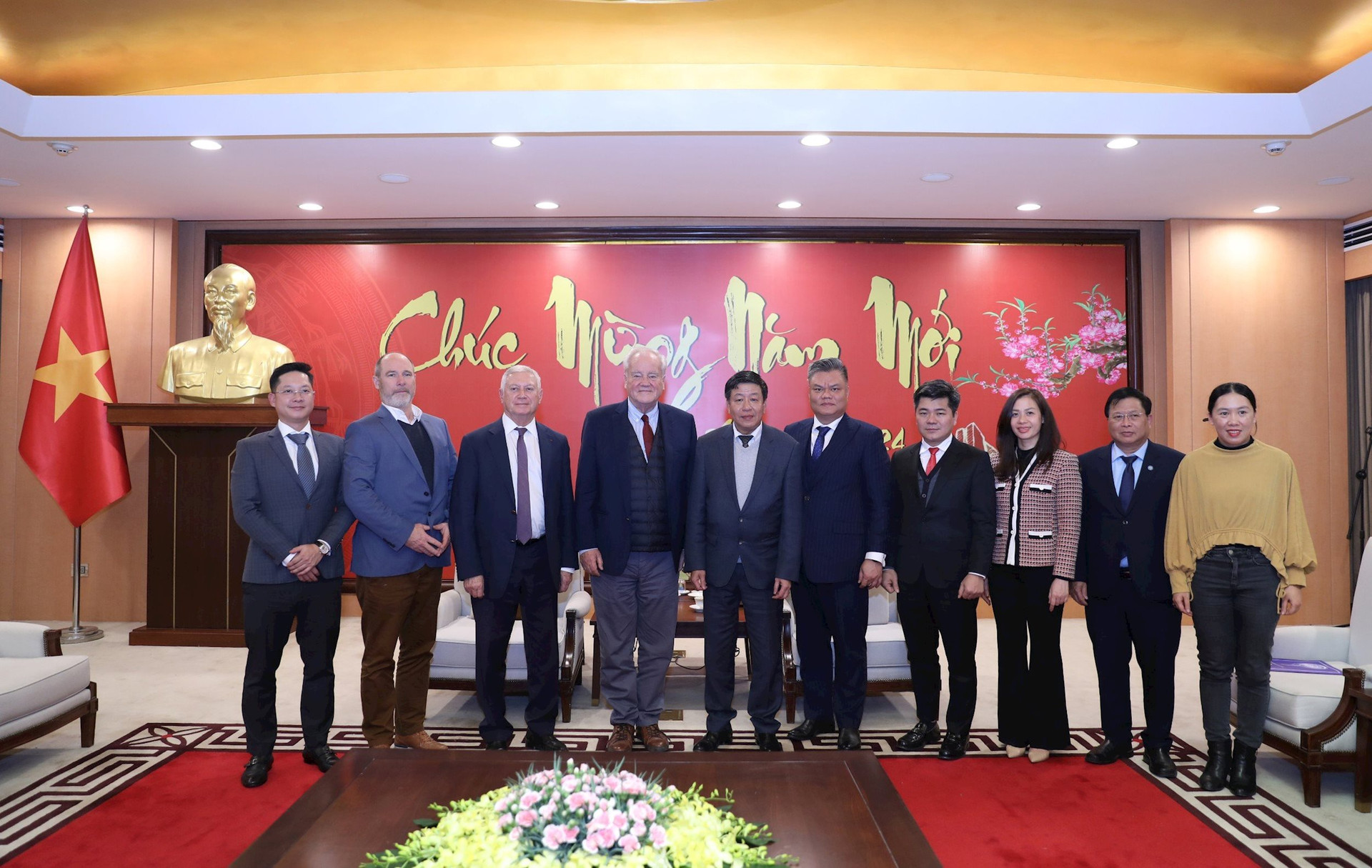 Hanói y la provincia francesa Isla de Francia abogan por una mayor cooperación en materia de abastecimiento de agua