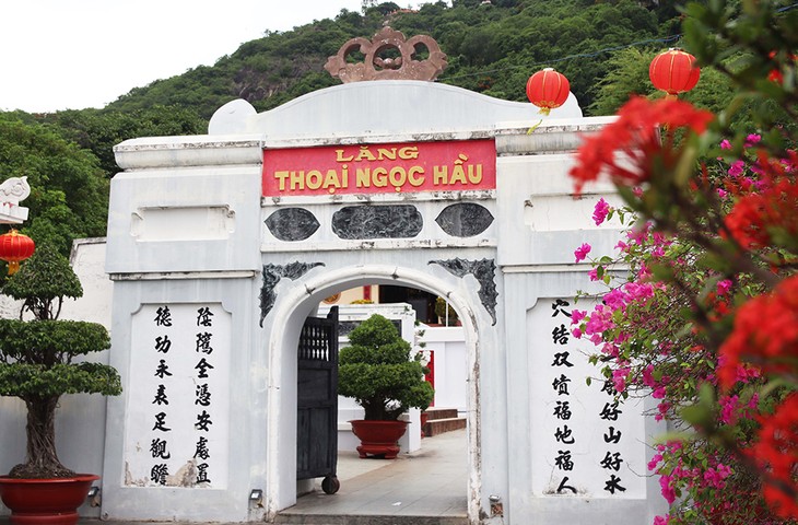 Solemne Mausoleo de Thoai Ngoc Hau
