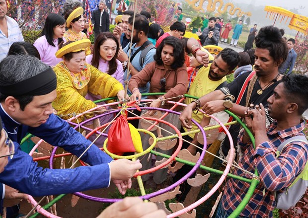 Fortalecimiento de las costumbres del Tet en Ciudadela Imperial de Thang Long