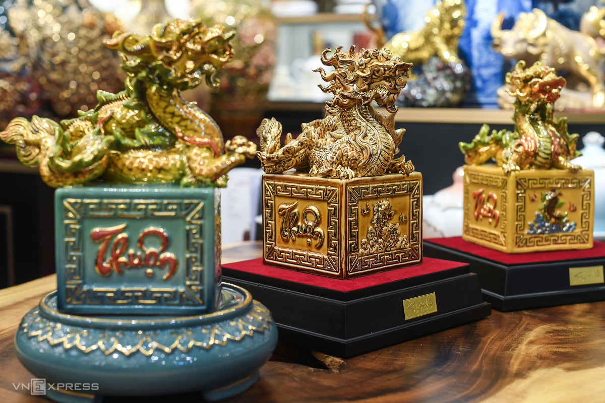 Réplica de cerámica del sello imperial hecha en Bat Trang