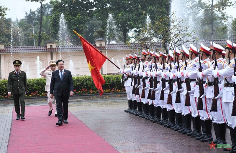Titular del Parlamento orienta el desempeño de tareas de la Seguridad Pública de Nghe An