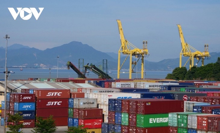 El puerto de Da Nang da la bienvenida a muchos barcos al comienzo del Año del Dragón 2024