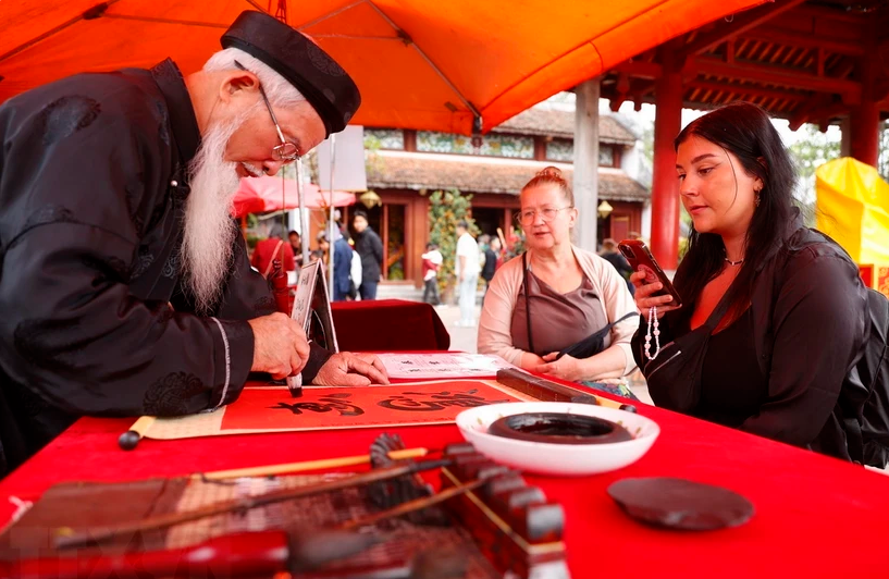 Vietnam acoge un gran número de visitantes internacionales durante el Año Nuevo Lunar