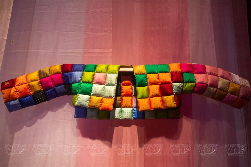 Colección de camisas acolchadas rasgo contemporáneo sobre base tradicional