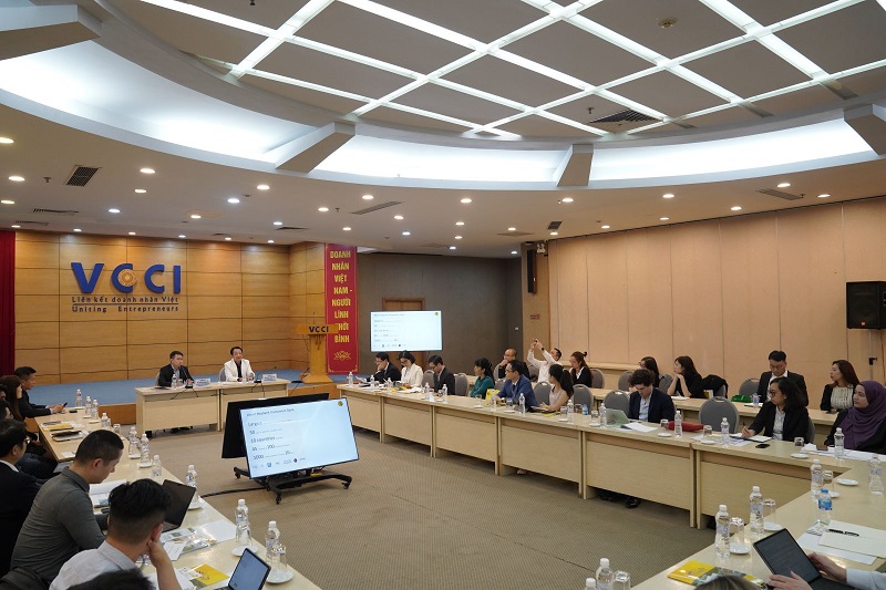 Cámara de Comercio e Industria de Vietnam recibe a 14 inversores internacionales para estudiar el potencial del país