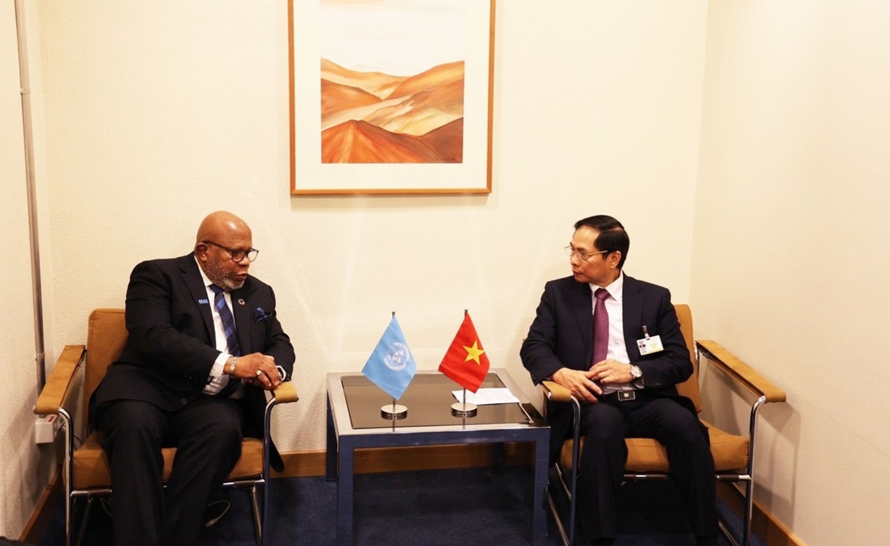 Canciller vietnamita se reúne con el Presidente de la Asamblea General de las Naciones Unidas