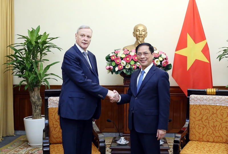El ministro de Asuntos Exteriores recibe al primer viceministro de Asuntos Exteriores de Rusia