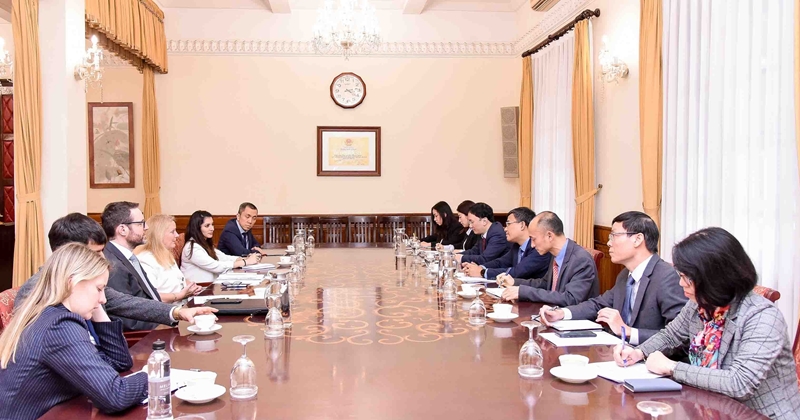 El viceministro permanente de Asuntos Exteriores recibe a alta funcionaria británica de Asuntos Internacionales