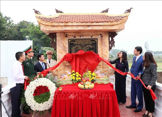 Homenaje a funcionarios y periodistas vietnamitas y argelinos fallecidos
