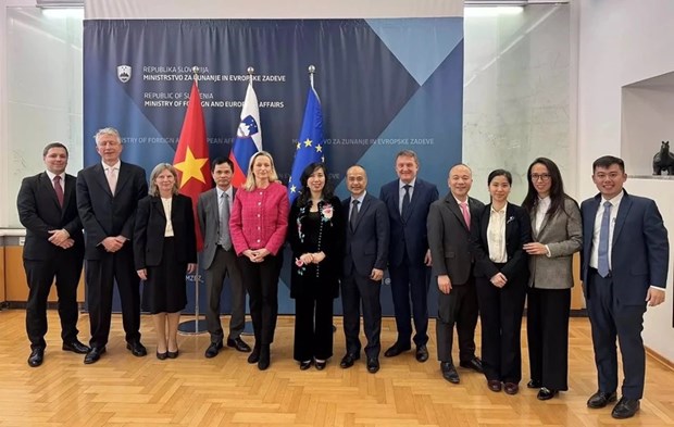 Robustecen vínculos entre Vietnam y Eslovenia