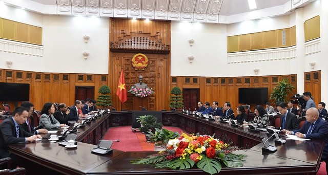 El Viceprimer Ministro recibe al Segundo Ministro de Comercio e Industria de Singapur