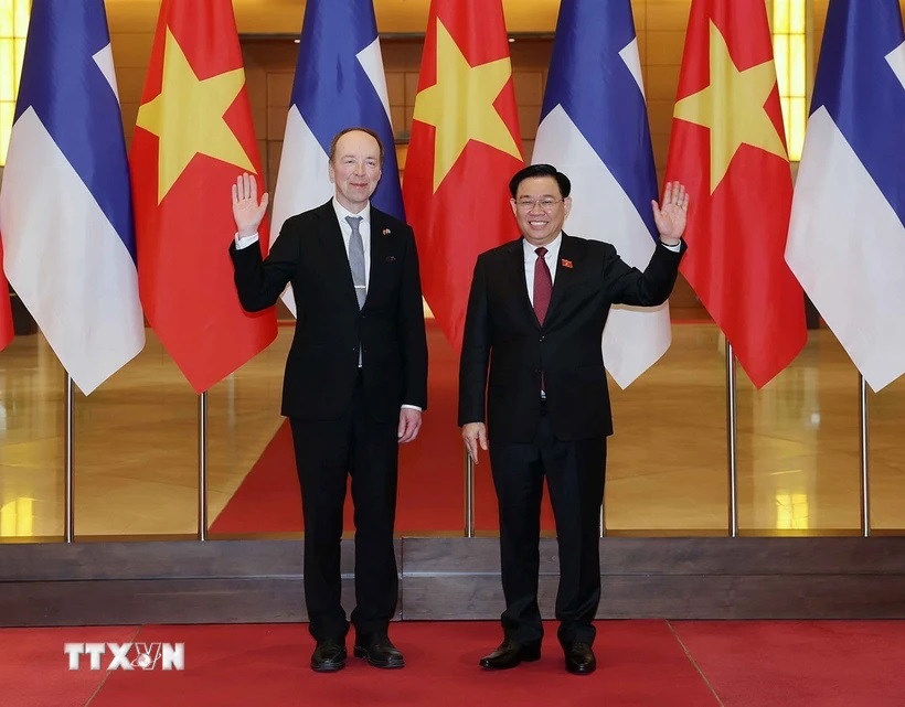 Concluye la visita del líder del Legislativo finlandés Jussia Halla-aho a Vietnam