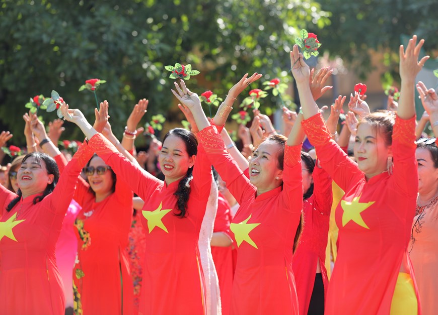 Programa de Ao dai promueve el turismo y la cultura de Ciudad Ho Chi Minh