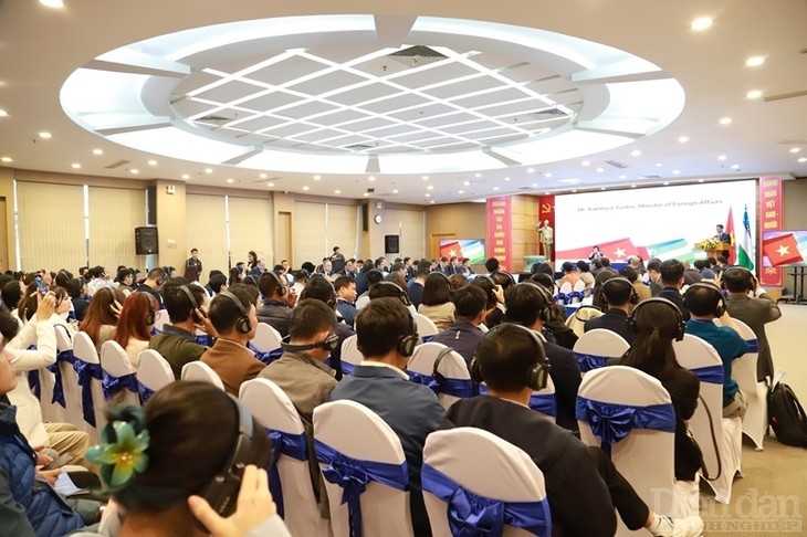 Vietnam y Uzbekistán fomentan cooperación comercial