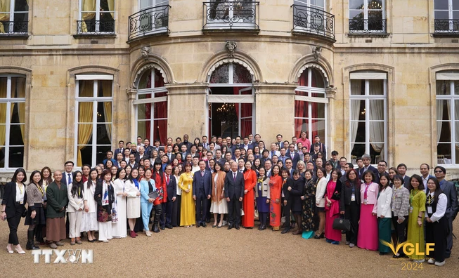 Intelectuales debaten sobre formas de ayudar a Vietnam a alcanzar sus objetivos