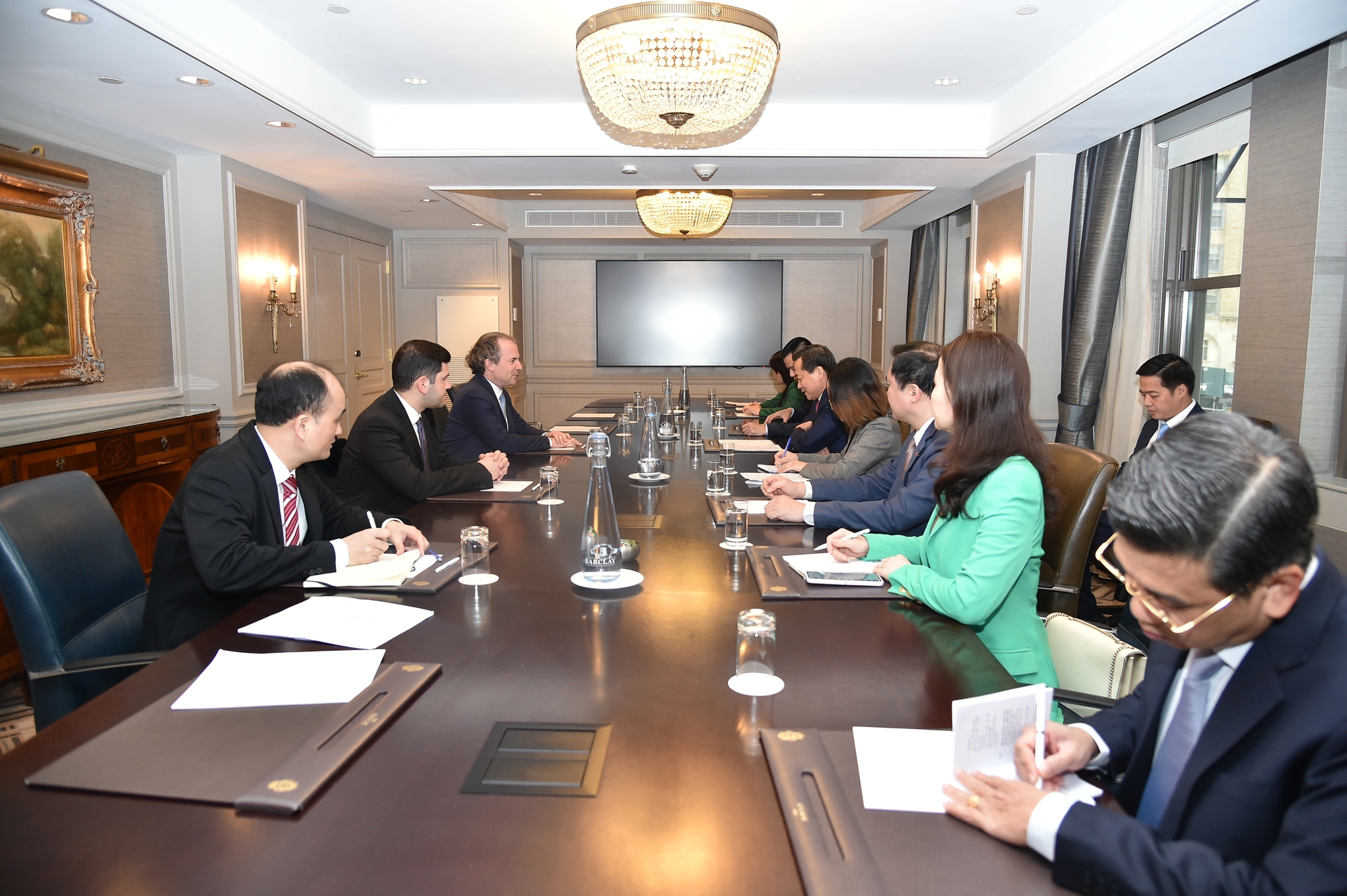 El grupo Rosen Partner invertirá en proyectos de complejos de entretenimiento de clase mundial en Vietnam