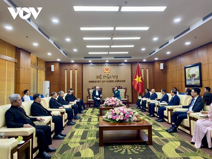 Gobierno comprometido a respaldar desarrollo de comunidad católica en Vietnam