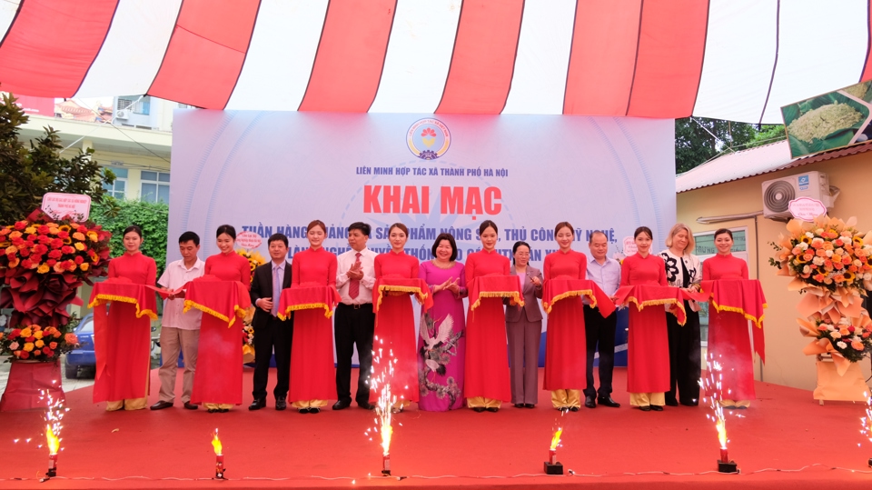 La semana de promoción de productos agrícolas y artesanales de Hanói atrae a locales y extranjeros