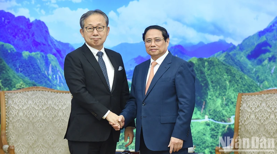 El primer ministro de Vietnam agradece al embajador de Japón por sus contribuciones durante su mandato diplomático