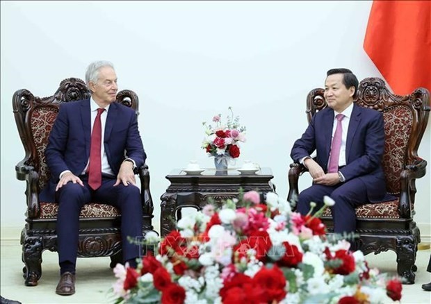 Viceprimer ministro de Vietnam recibe al ex primer ministro británico Tony Blair