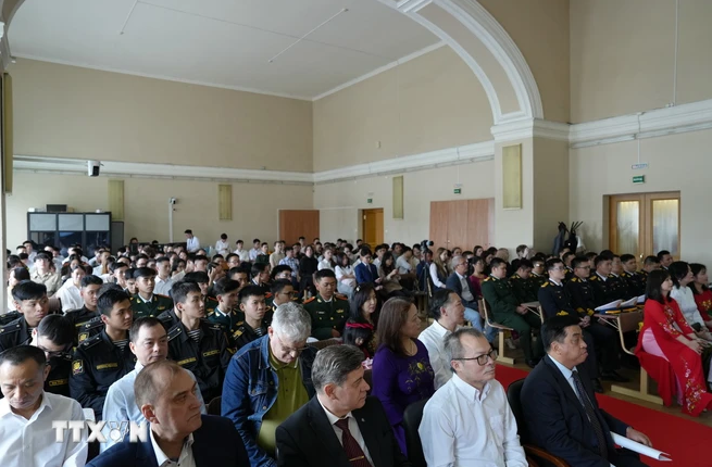 Celebran el Festival de los Reyes Hung en Rusia