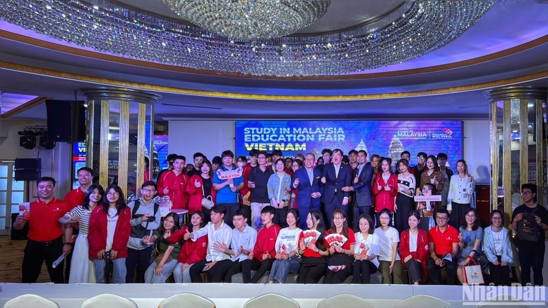 Vietnam y Malasia fomentan la cooperación educativa
