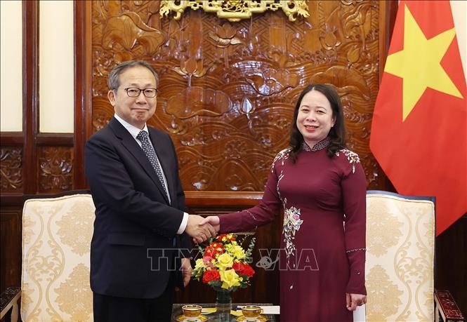 La presidenta interina recibe al embajador de Japón