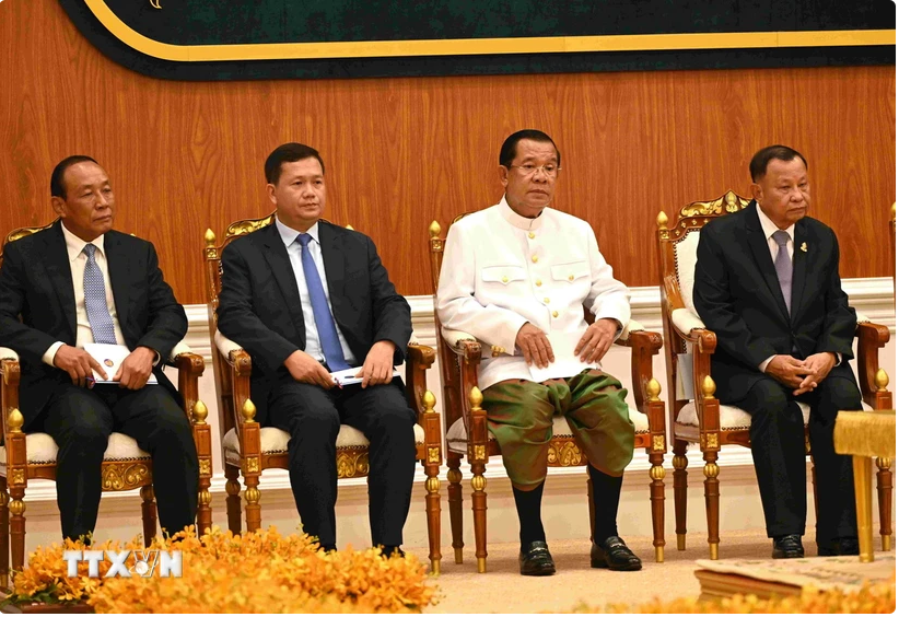 Dirigente de Vietnam felicita a presidente del Senado de Camboya