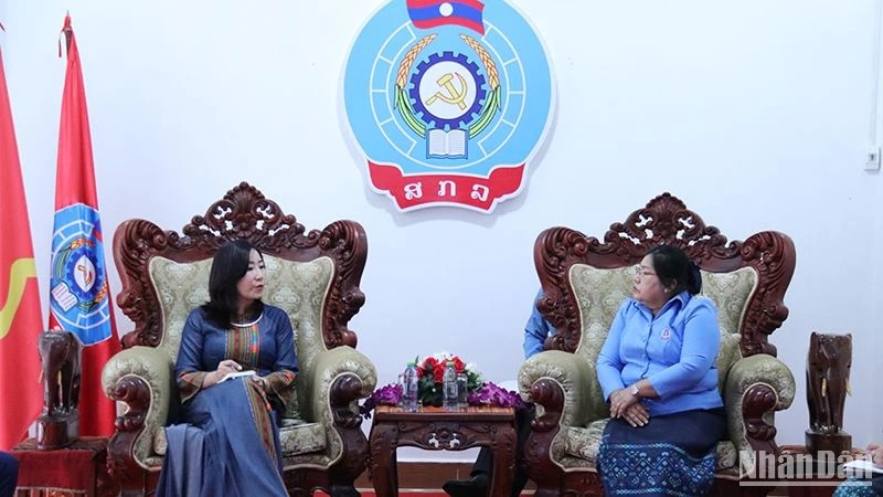 Vietnam respalda el desarrollo sindical de Laos