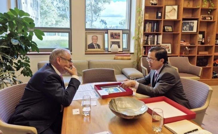 Vietnam y Australia buscan promover cooperación comercial y de inversión
