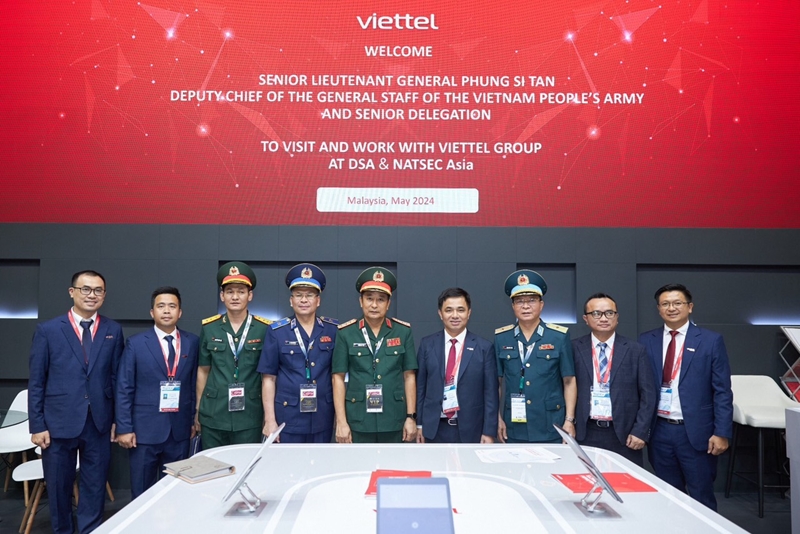Una delegación vietnamita asiste a la 18 º Exposición y Conferencia de Servicios de Defensa de Asia en Malasia