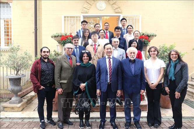 Seminario en Italia exalta los valores internacionales de la victoria de Dien Bien Phu