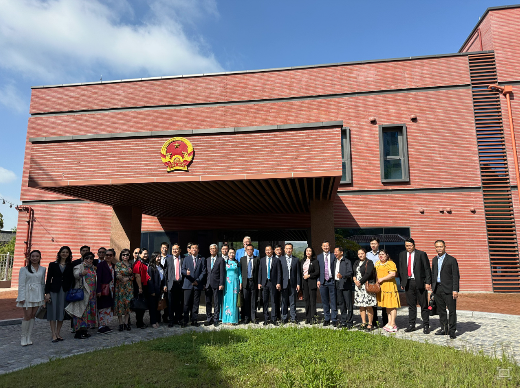 Encuentro entre autoridades de Ciudad Ho Chi Minh y la comunidad vietnamita en Corea del Sur