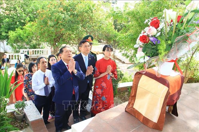 Homenaje al presidente Ho Chi Minh en Argelia