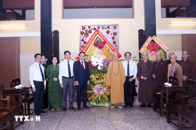Dirigente vietnamita felicita a dignatarios, monjes y seguidores budistas por Día de Vesak 2024 en Ciudad Ho Chi Minh