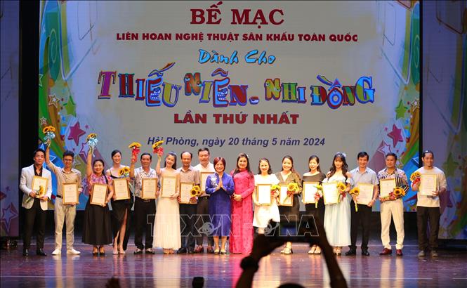 Ceremonia de clausura del Festival Nacional de Artes Teatrales para adolescentes y niños